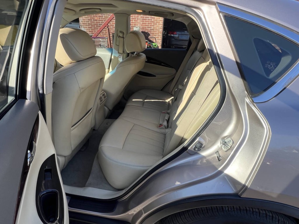 2010 INFINITI EX35 Image 15