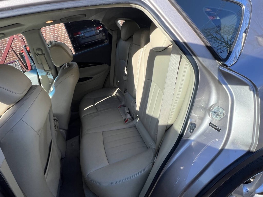 2010 INFINITI EX35 Image 16