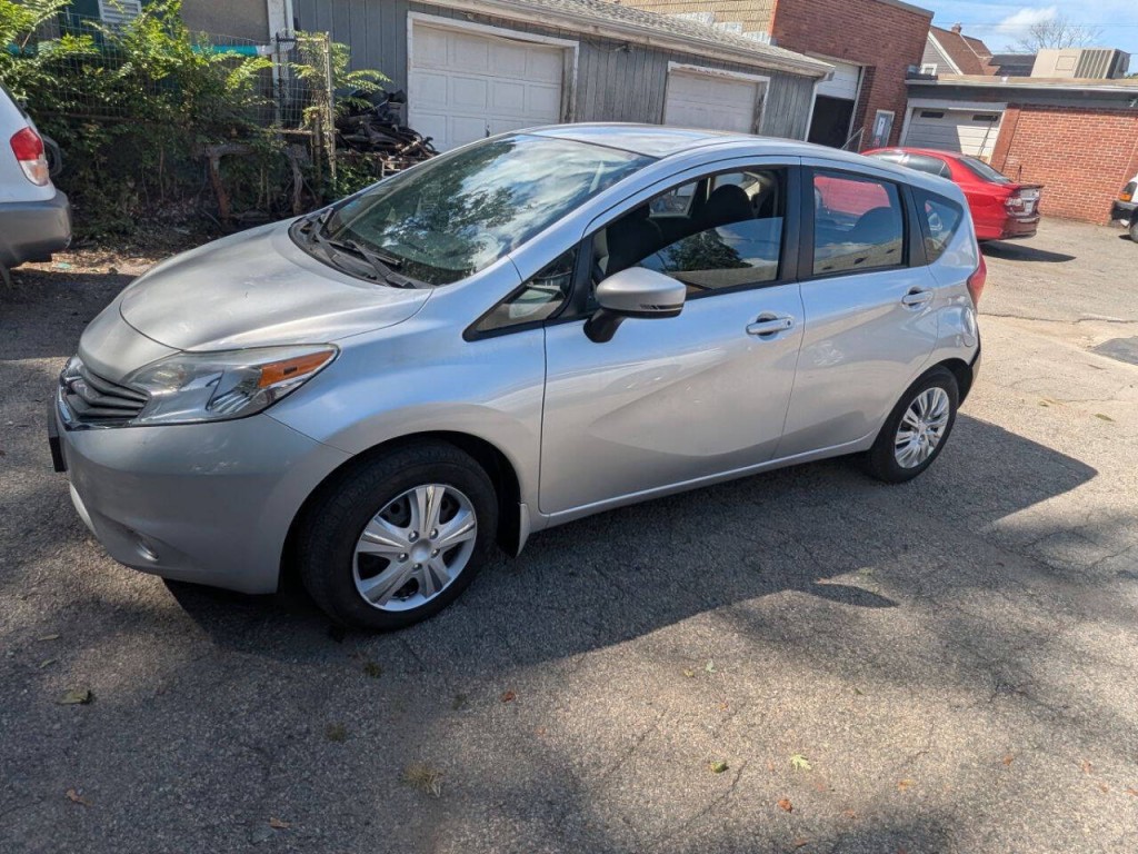 2015 Nissan Versa Image 4
