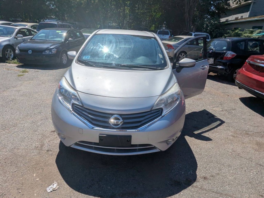 2015 Nissan Versa Image 13
