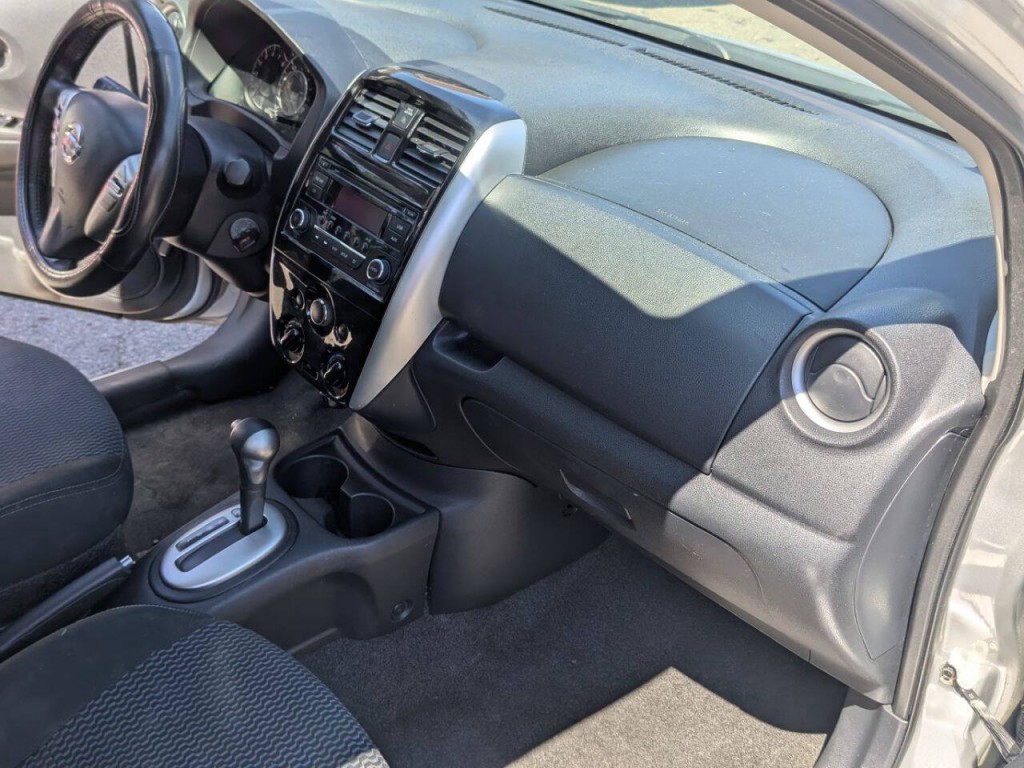 2015 Nissan Versa Image 15