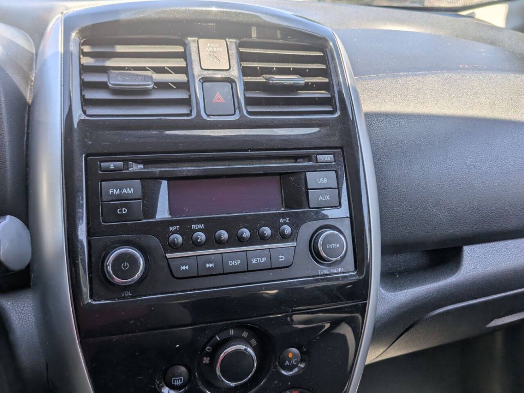2015 Nissan Versa Image 2