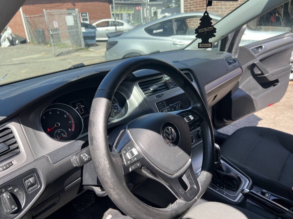 2016 Volkswagen Golf Image 9