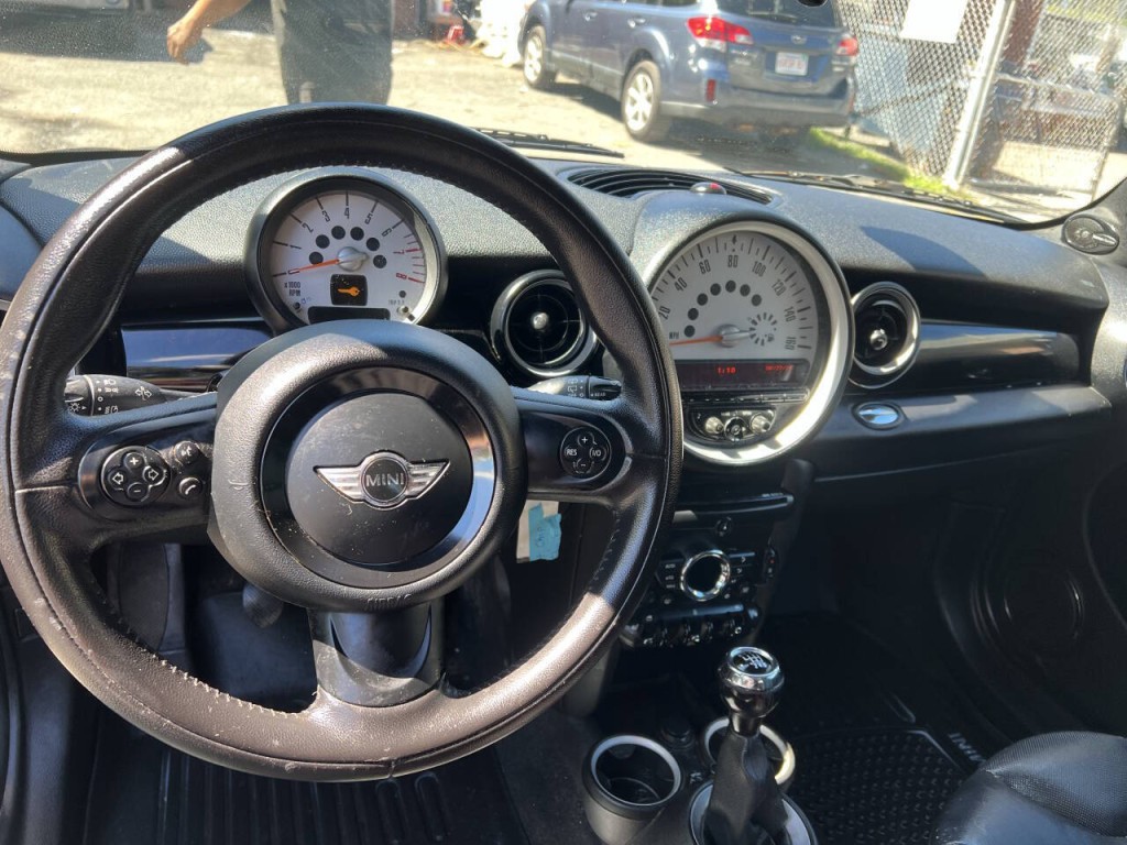 2012 MINI Cooper Image 11