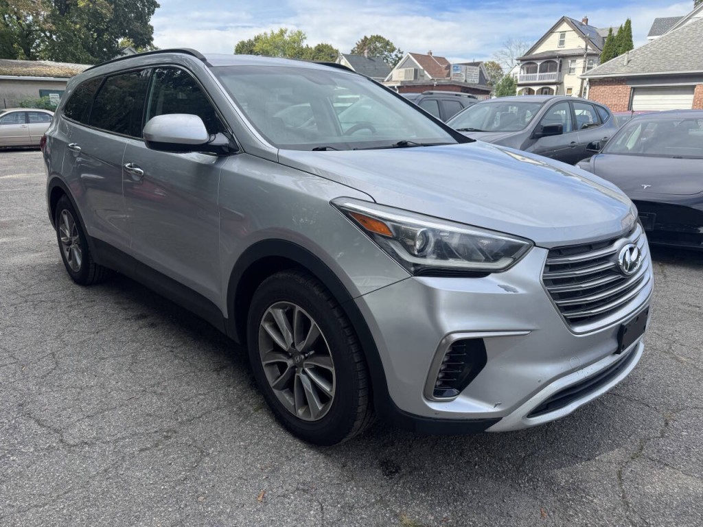 2017 Hyundai Santa Fe Image 1