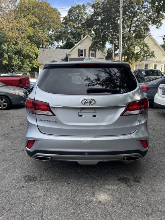 2017 Hyundai Santa Fe Image 4