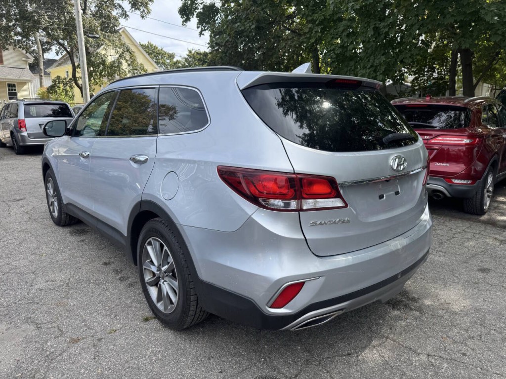 2017 Hyundai Santa Fe Image 5