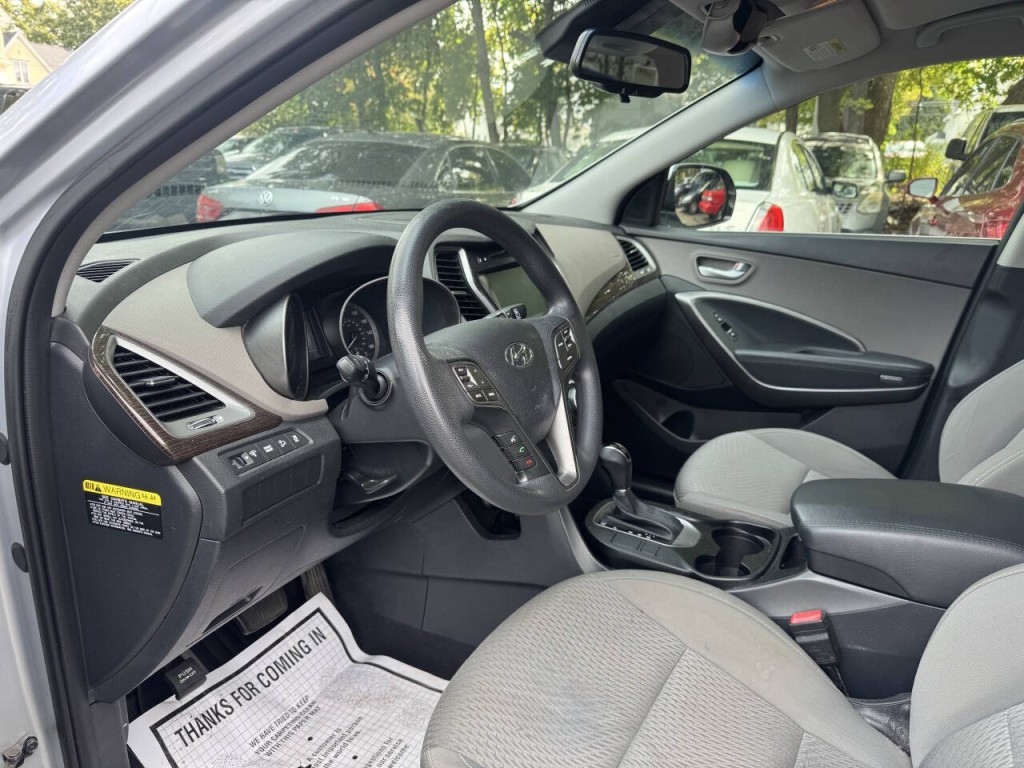 2017 Hyundai Santa Fe Image 10