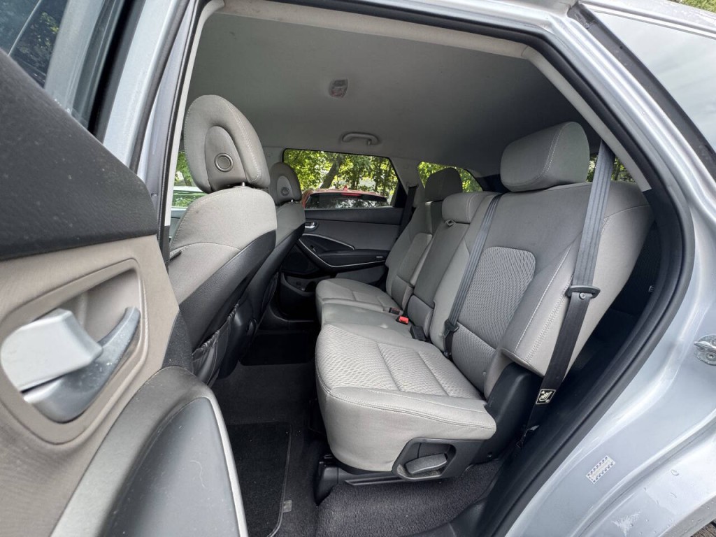 2017 Hyundai Santa Fe Image 13