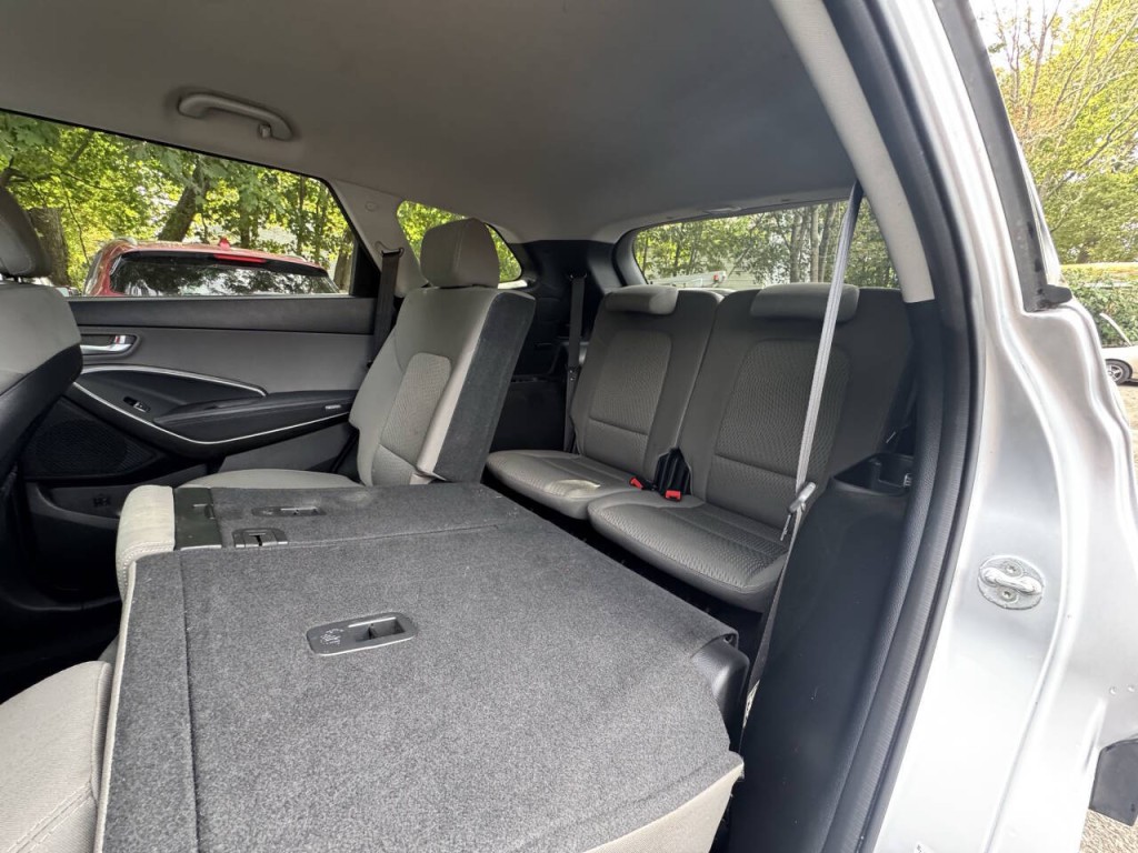 2017 Hyundai Santa Fe Image 14