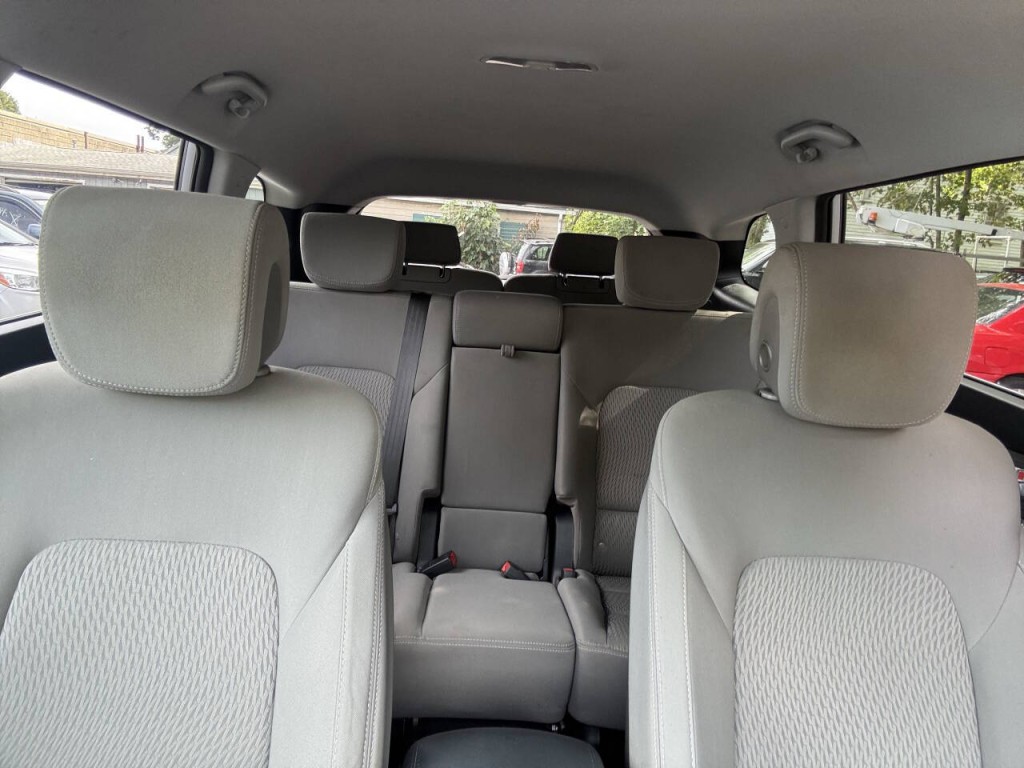 2017 Hyundai Santa Fe Image 18