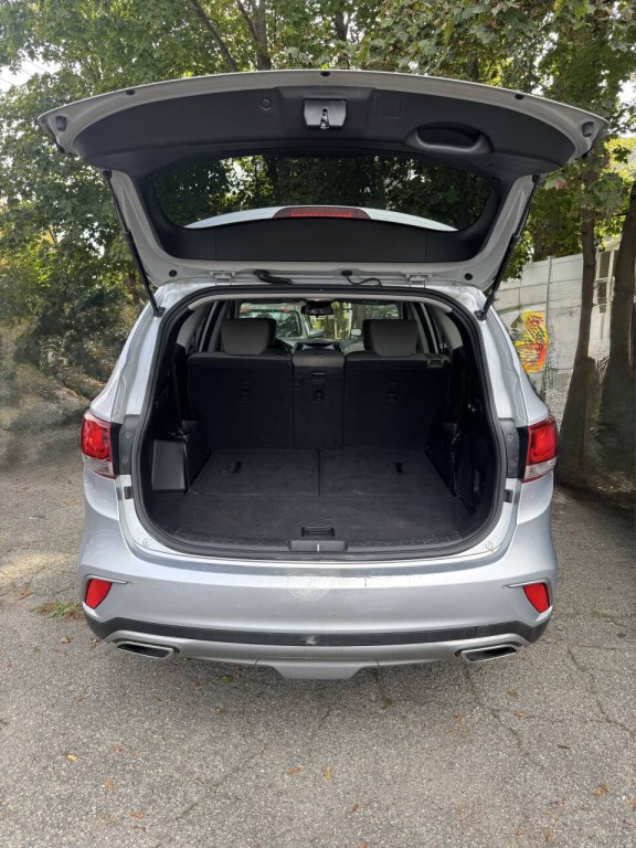 2017 Hyundai Santa Fe Image 20