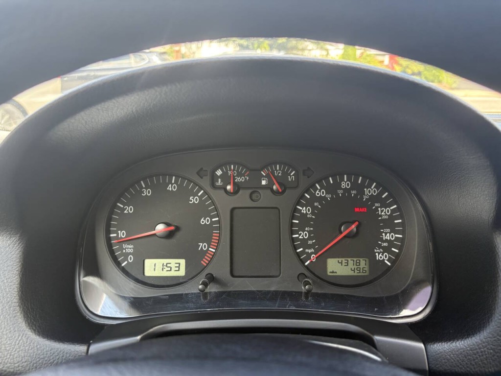 2003 Volkswagen Golf Image 9