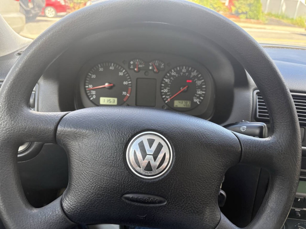 2003 Volkswagen Golf Image 11