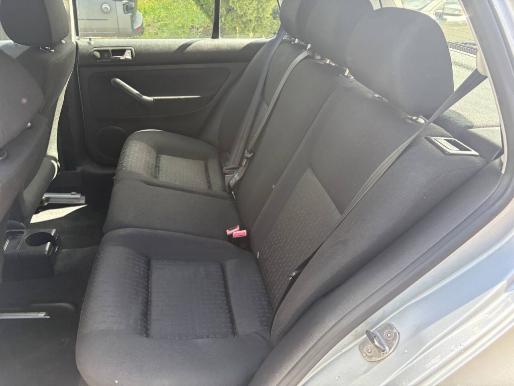 2003 Volkswagen Golf Image 14