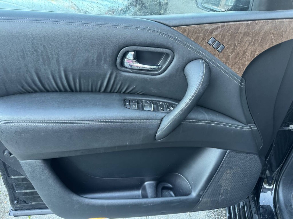 2015 INFINITI QX80 Image 9