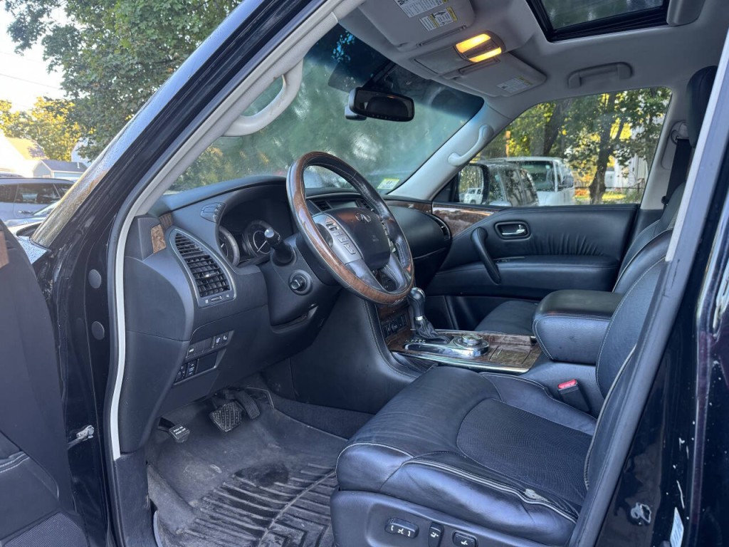 2015 INFINITI QX80 Image 10
