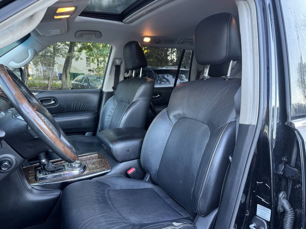2015 INFINITI QX80 Image 11