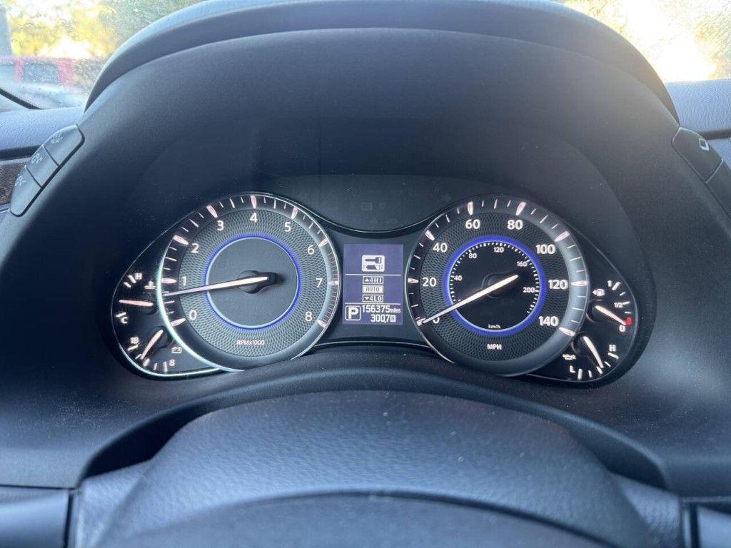 2015 INFINITI QX80 Image 16