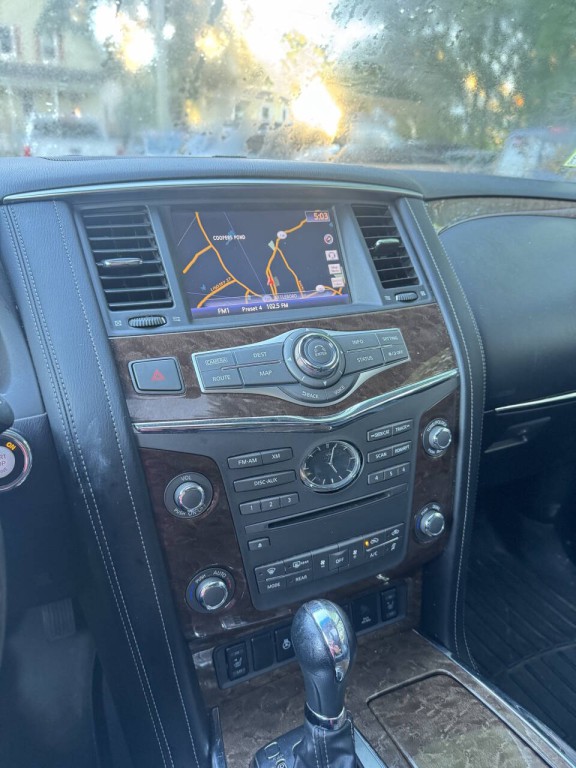 2015 INFINITI QX80 Image 17
