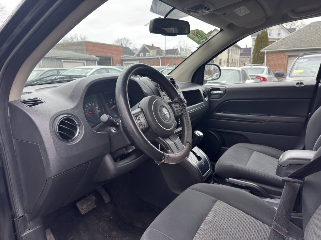 2012 Jeep Compass Image 11