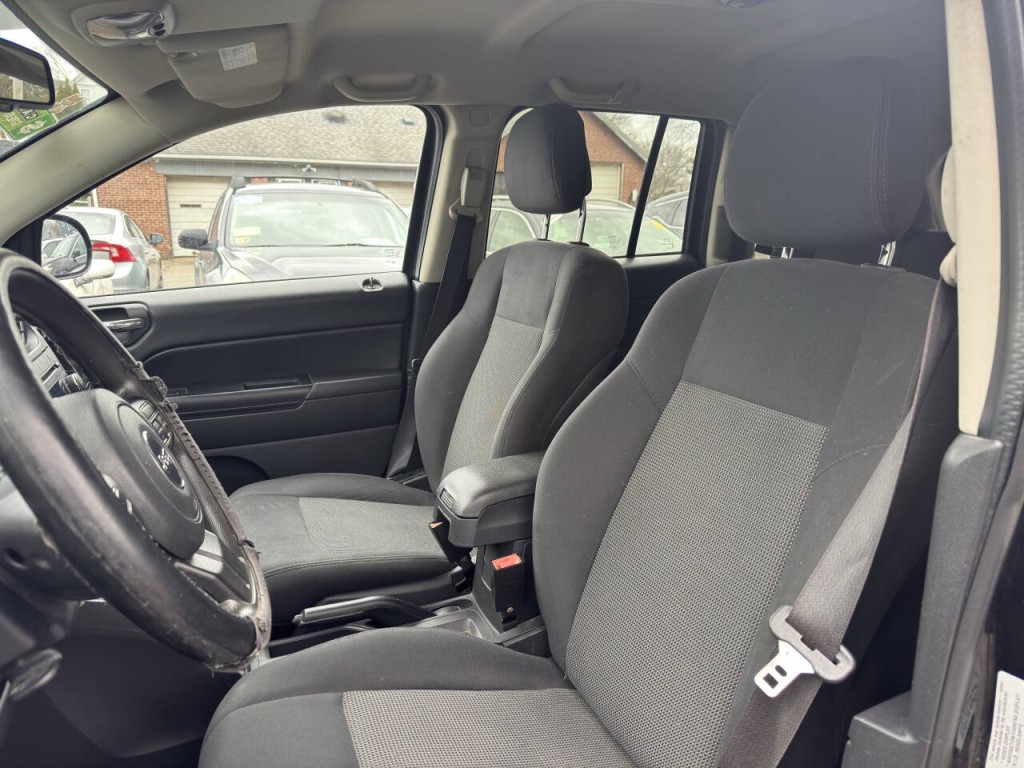 2012 Jeep Compass Image 12