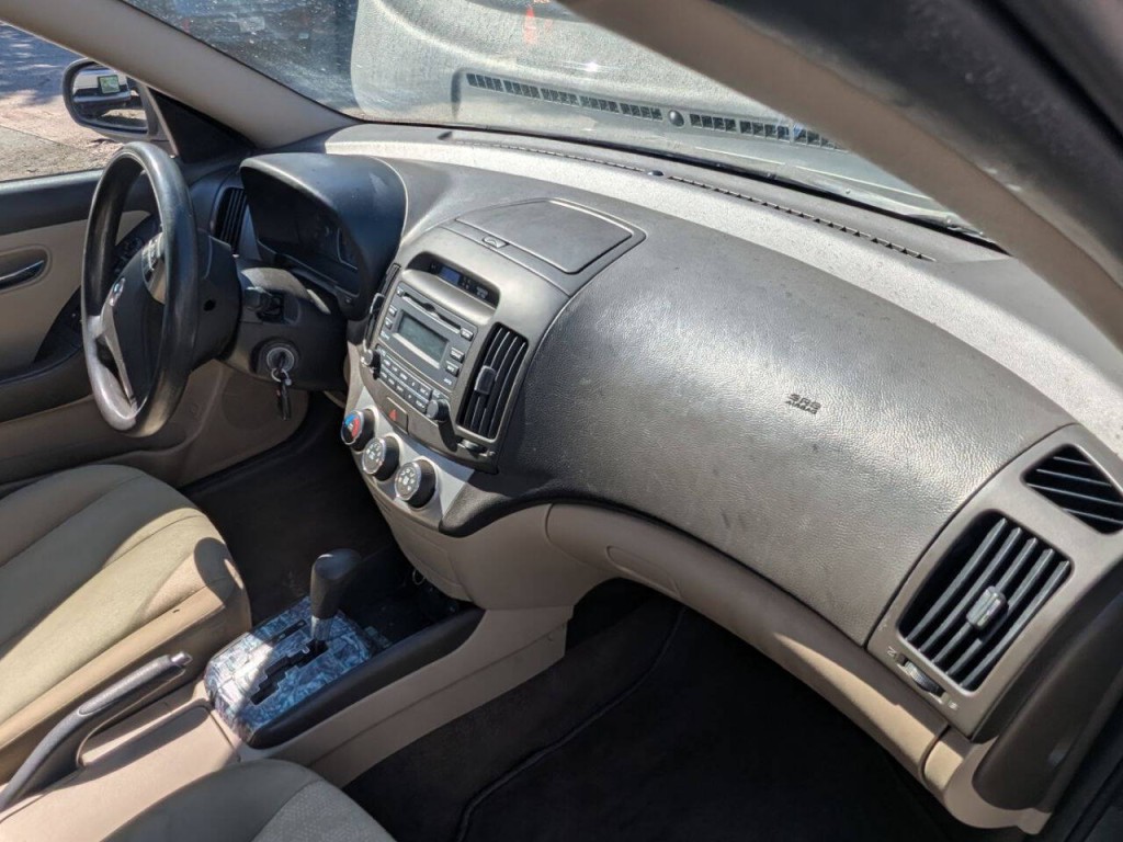 2010 Hyundai Elantra Image 11