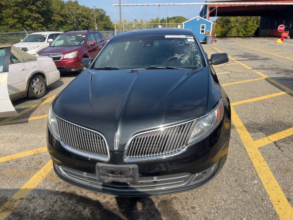 2014 Lincoln MKS Image 2