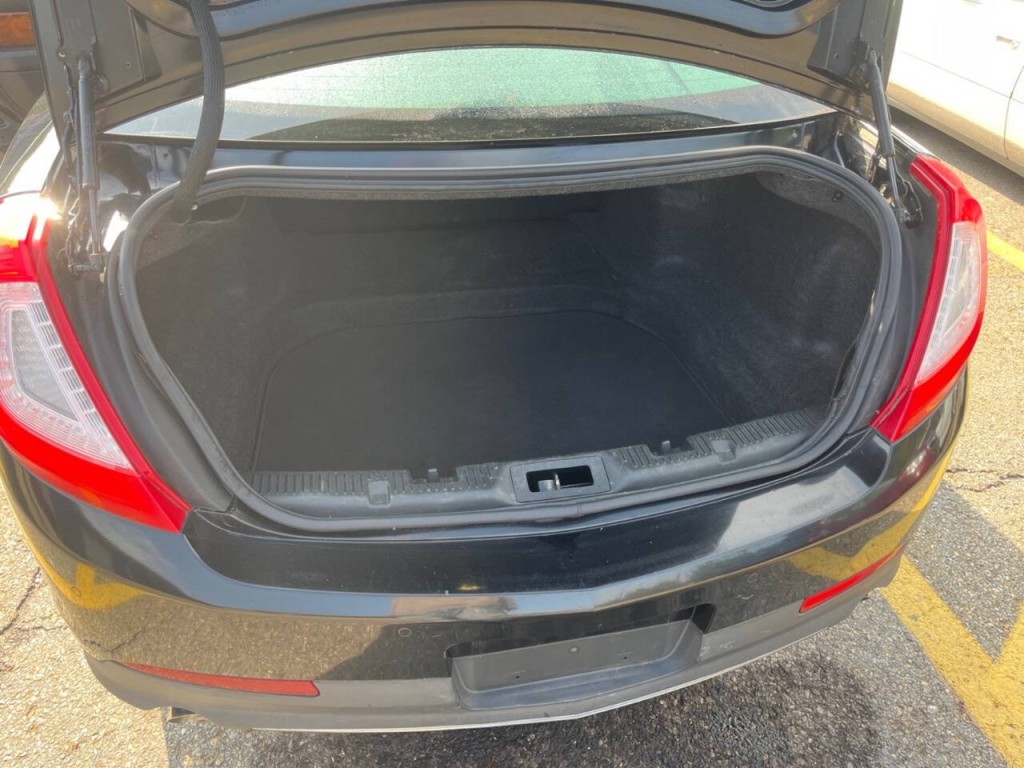 2014 Lincoln MKS Image 12