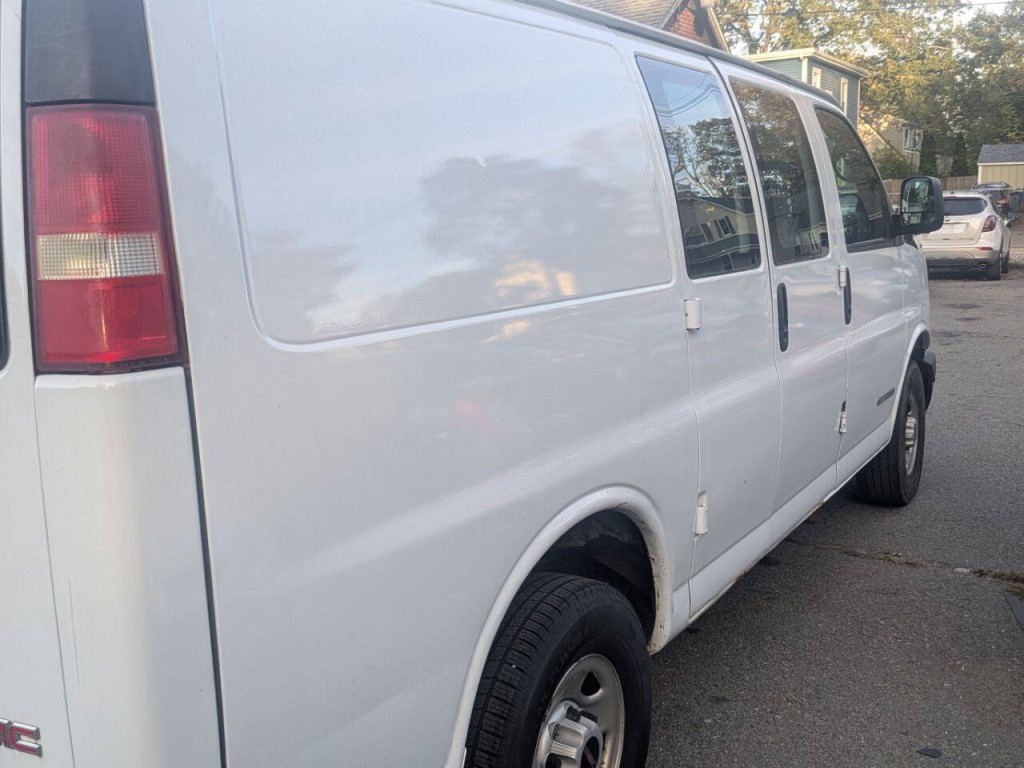 2005 GMC Savana Image 6