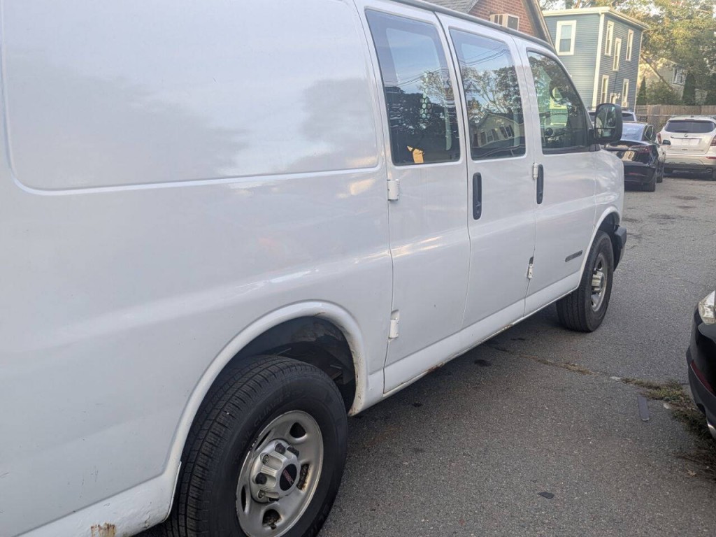 2005 GMC Savana Image 7