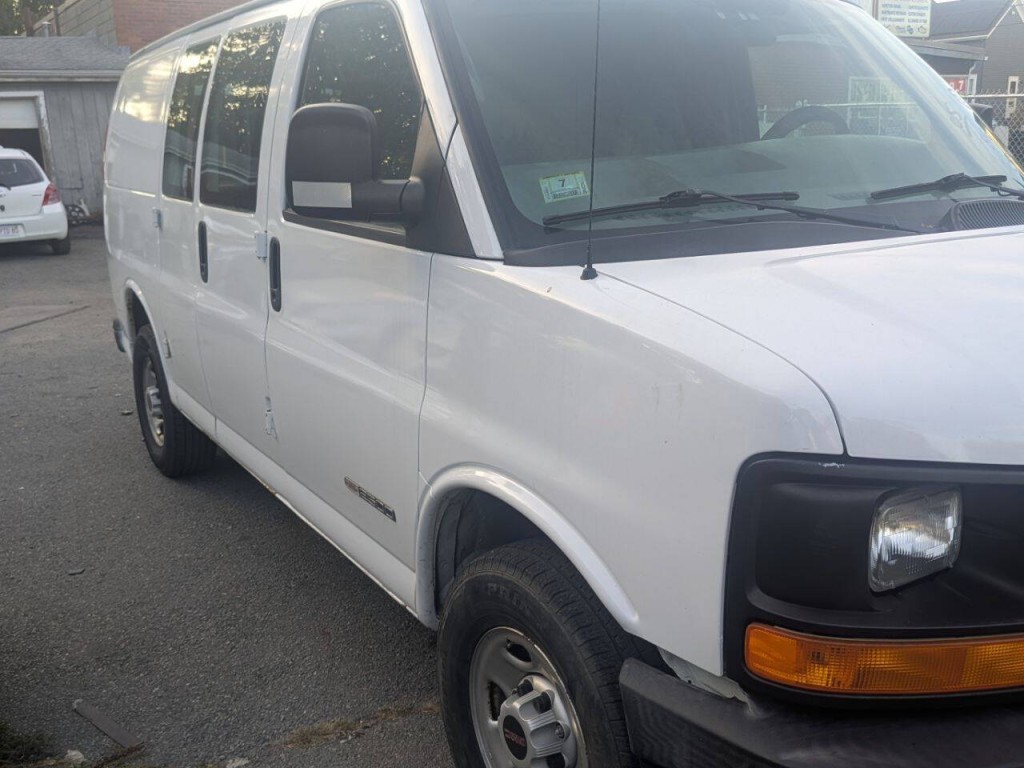2005 GMC Savana Image 8