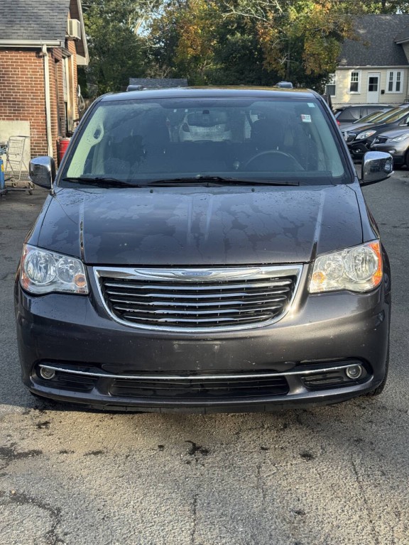 2015 Chrysler Town & Country Image 8