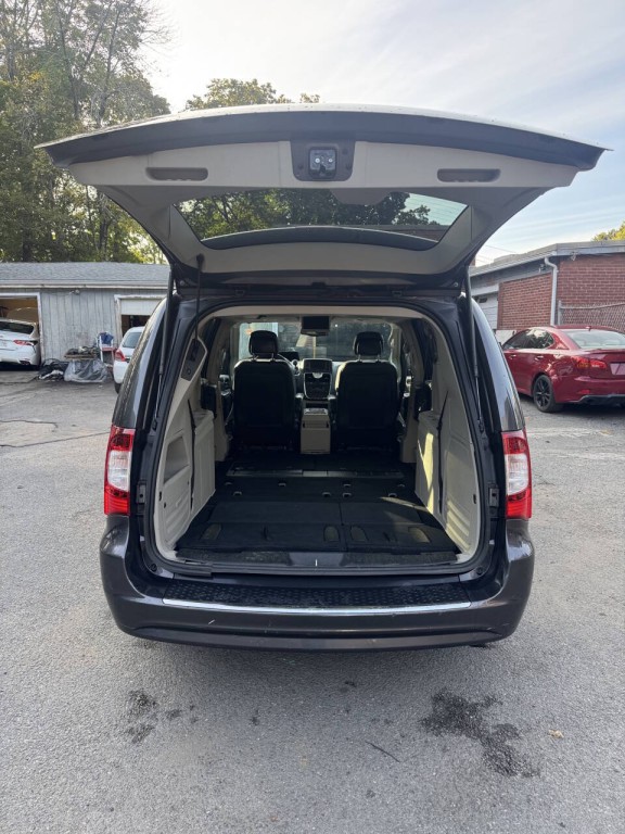 2015 Chrysler Town & Country Image 20