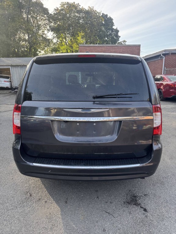 2015 Chrysler Town & Country Image 4