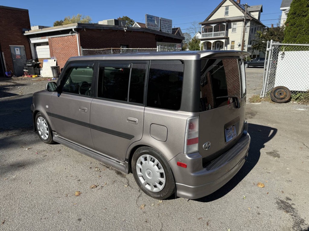 2005 Scion xB Image 3