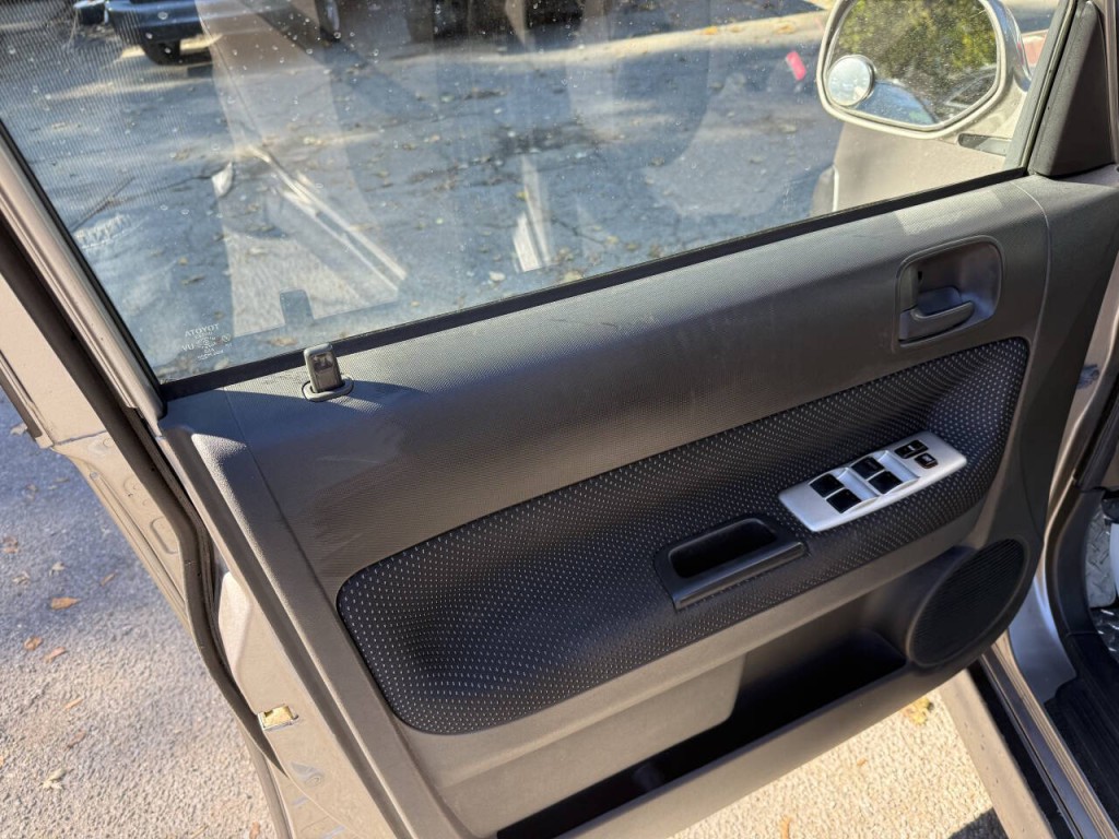 2005 Scion xB Image 7