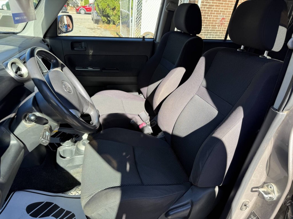 2005 Scion xB Image 10