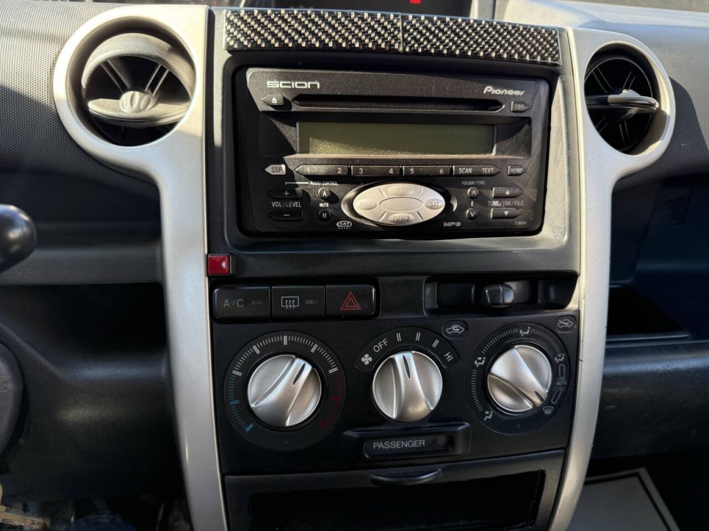 2005 Scion xB Image 12
