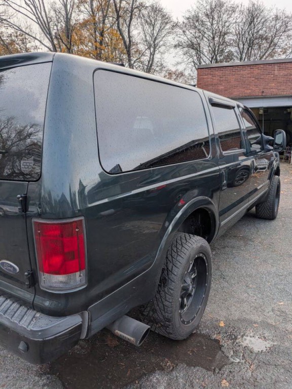 2003 Ford Excursion Image 10