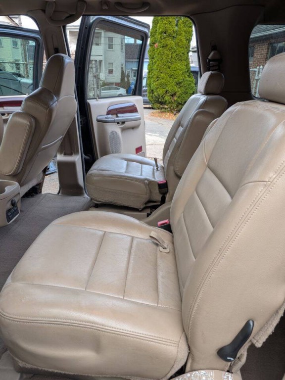 2003 Ford Excursion Image 16