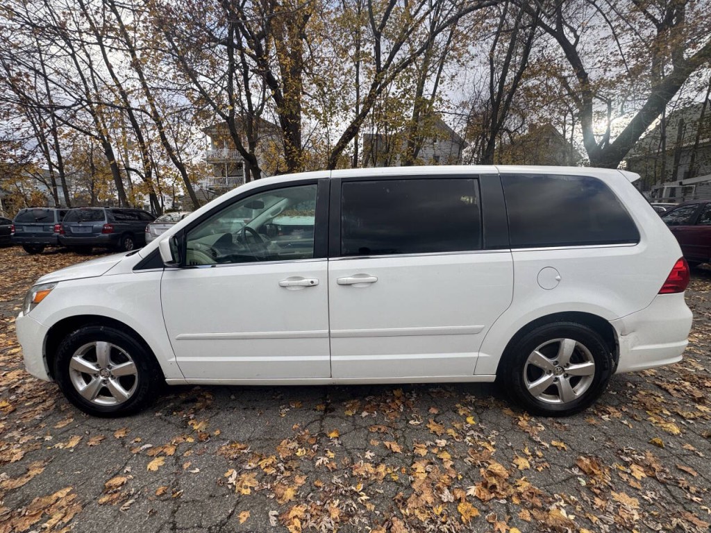2010 Volkswagen Routan Image 6