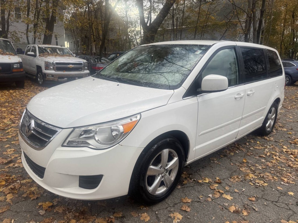 2010 Volkswagen Routan Image 7