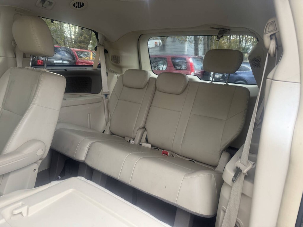 2010 Volkswagen Routan Image 14