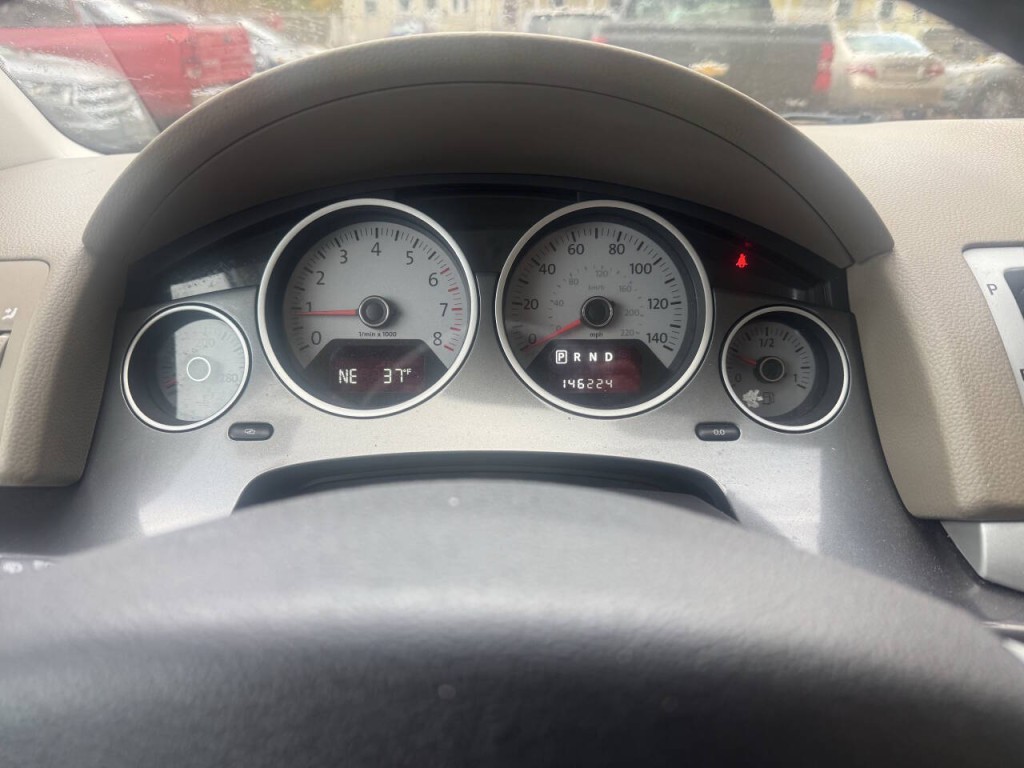 2010 Volkswagen Routan Image 16