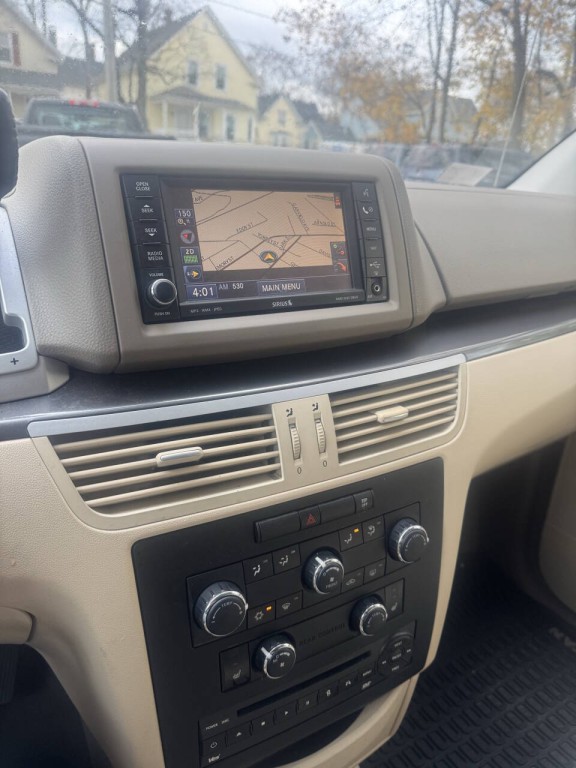 2010 Volkswagen Routan Image 17