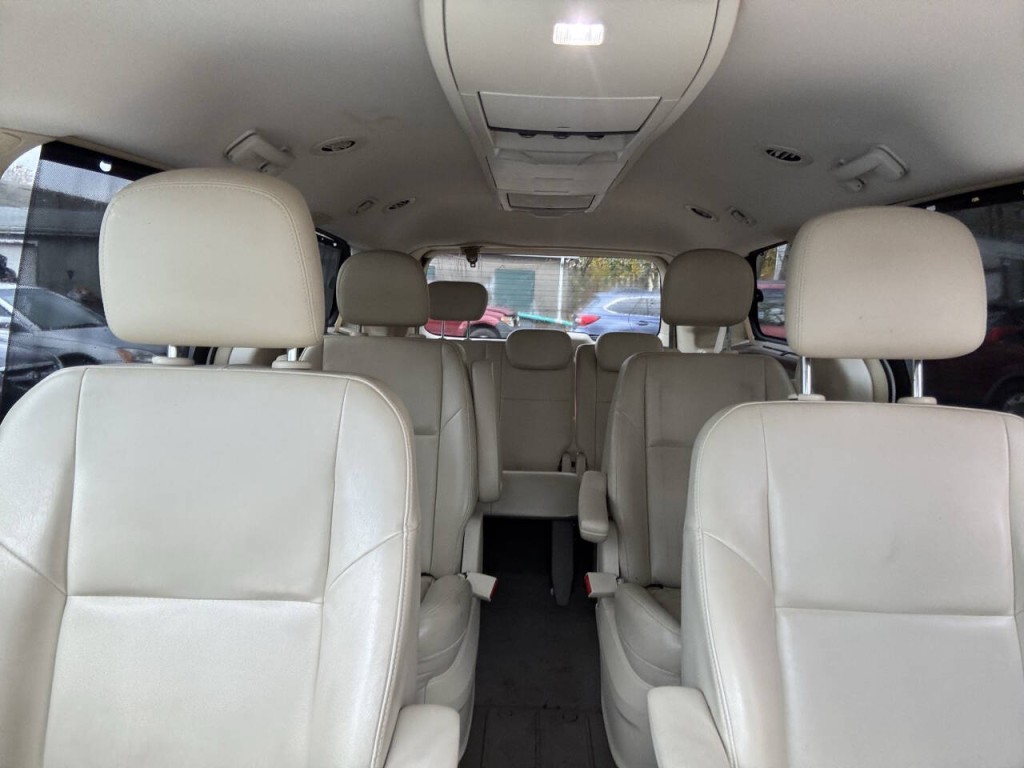 2010 Volkswagen Routan Image 19