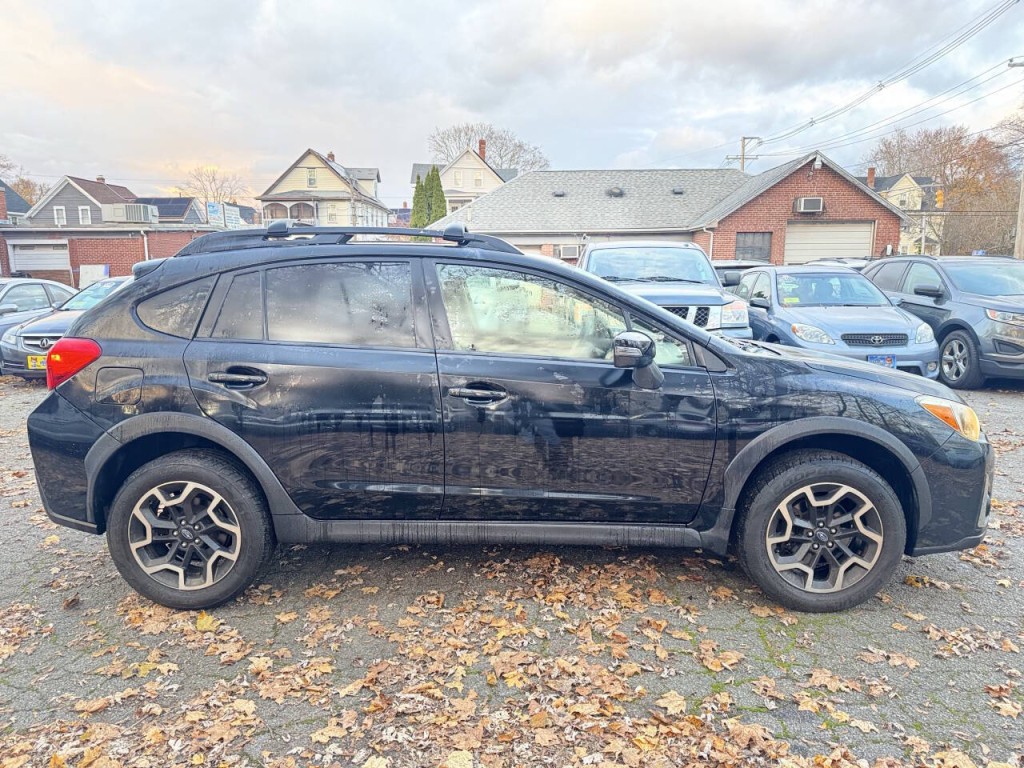 2017 Subaru Crosstrek Image 2