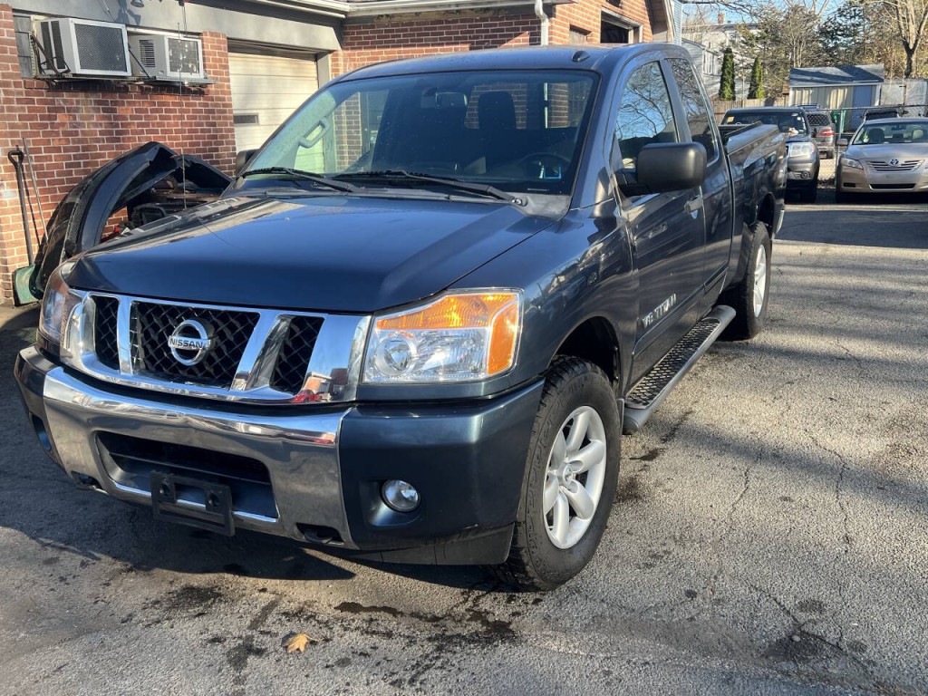 2014 Nissan Titan Image 2