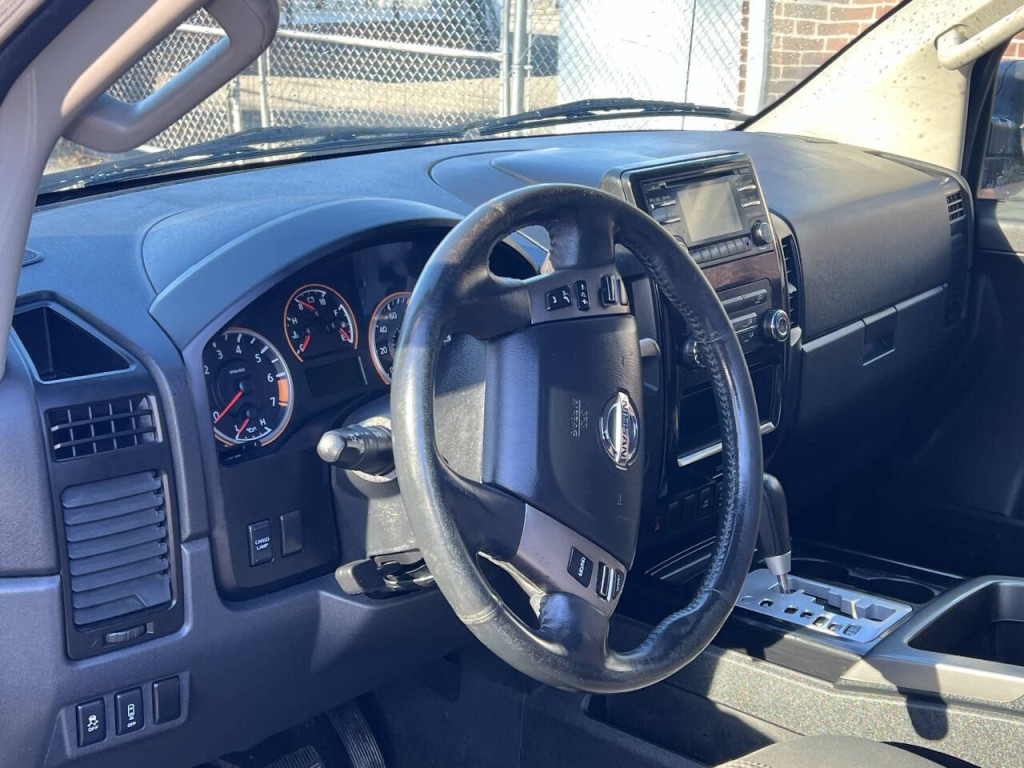 2014 Nissan Titan Image 12